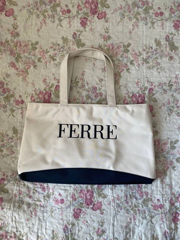 Сумка Ferre, Италия Сумка Ferre, Италия