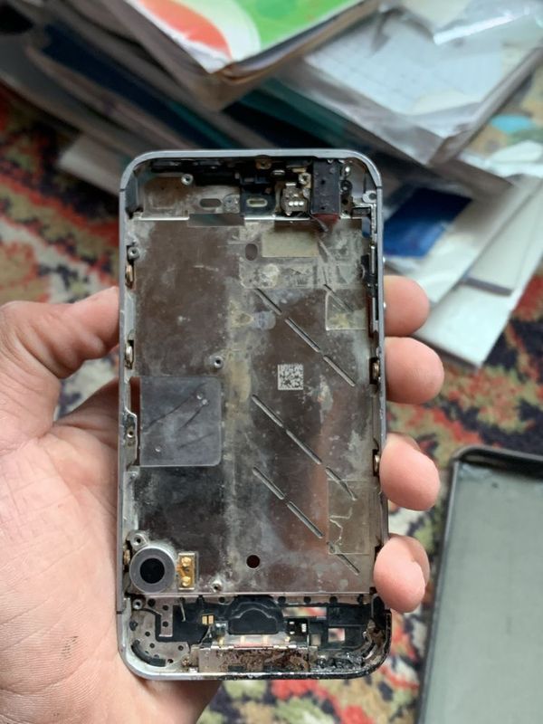 iPhone 4s Zapchastga Sotiladi