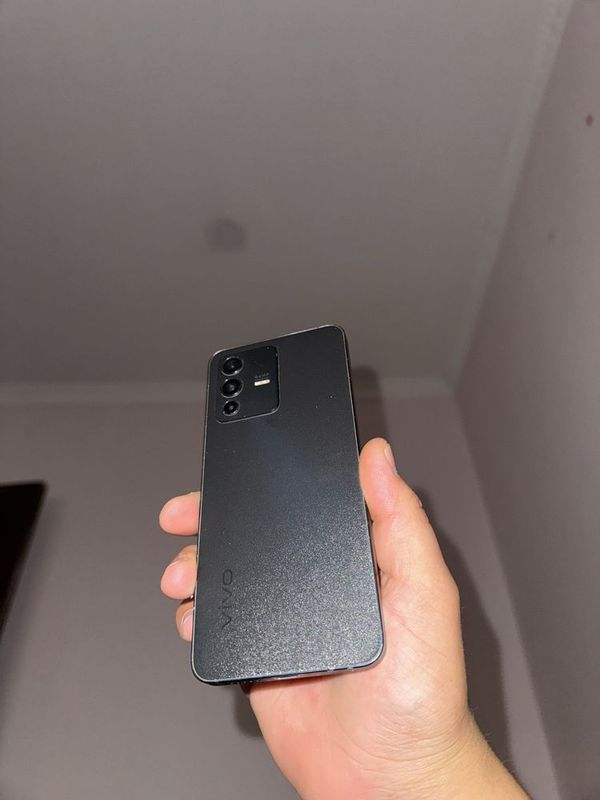 Vivo V23 5 g 8+8 128 tali flagmon Vivo V23 5 g 8+8 128 tali flagmon