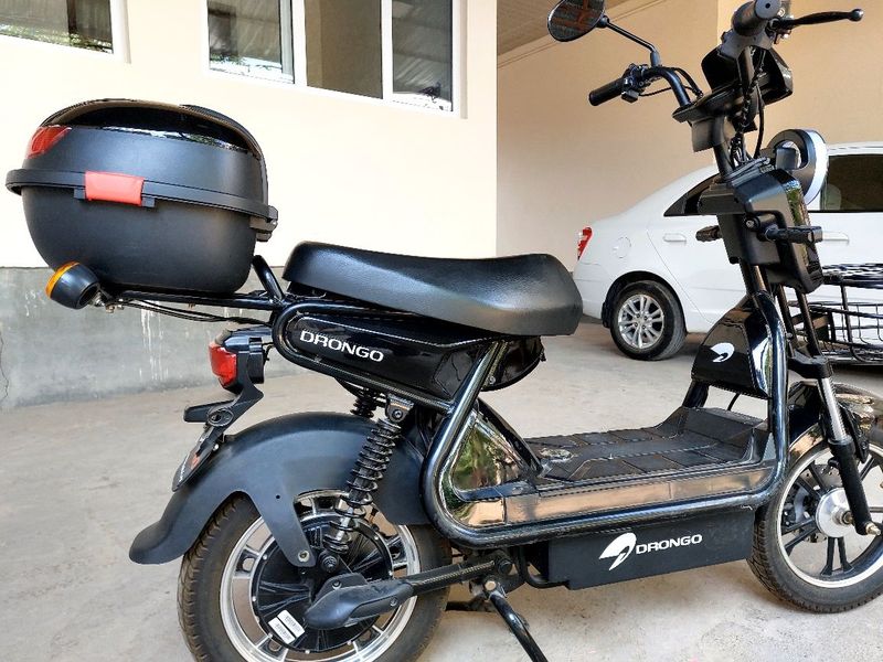 Uyga o'qishga yoking ishga qatnash uchun ideal transport!