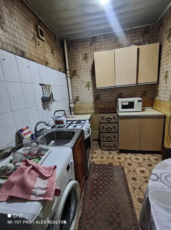 Продается 1 комнатная галерейка Продается 1 комнатная галерейка