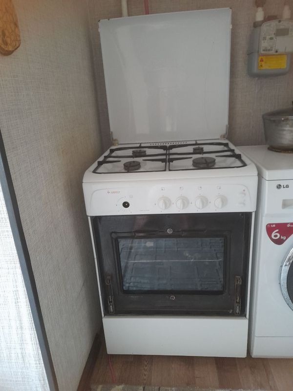 Продам газовую плиту