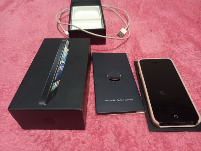 Iphone 5. Black 32 gb