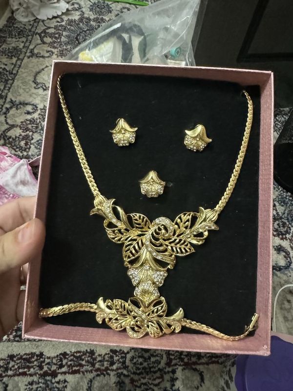 bujuterya tillaga oxshab ishlangan bujuterya tillaga oxshab ishlangan
