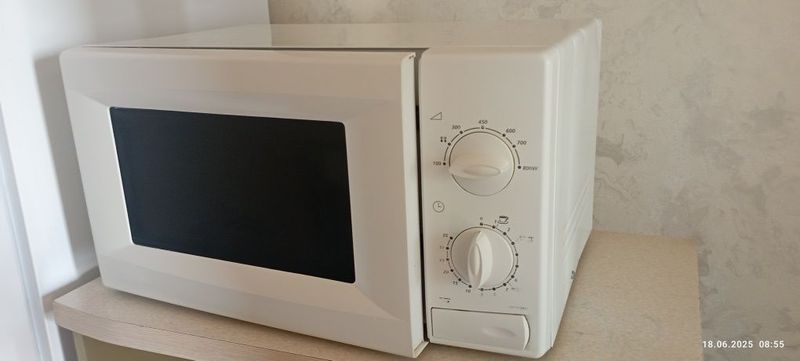 Микроволновые печи в отличном и рабочем состояние Микроволновые печи в отличном и рабочем состояние
