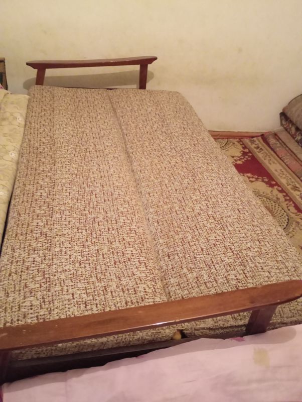 Срочно продаётся двух спальный кровать. Срочно продаётся двух спальный кровать.