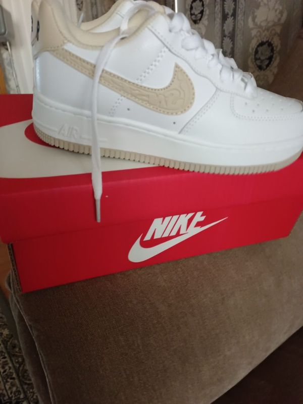 Продаются кроссовки Nike Продаются кроссовки Nike