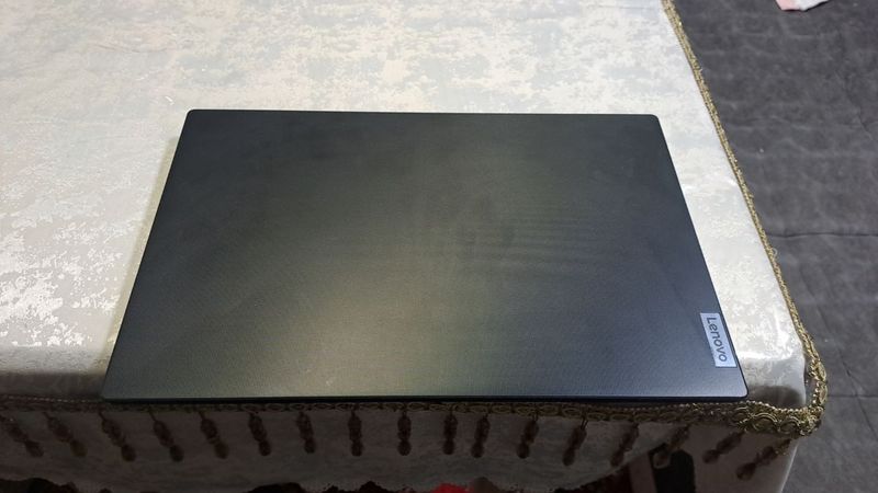 Lenovo v 15 G4 AMN