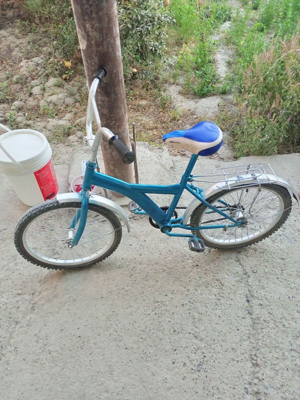 Velosiped sotiladi Velosiped sotiladi