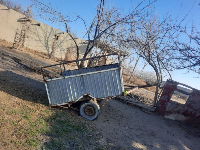 Прицеп сотилади кулга ясалган