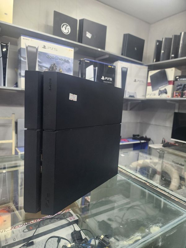 Продается игровой консол Sony Playstation 4 прошивка 672 Продается игровой консол Sony Playstation 4 прошивка 672