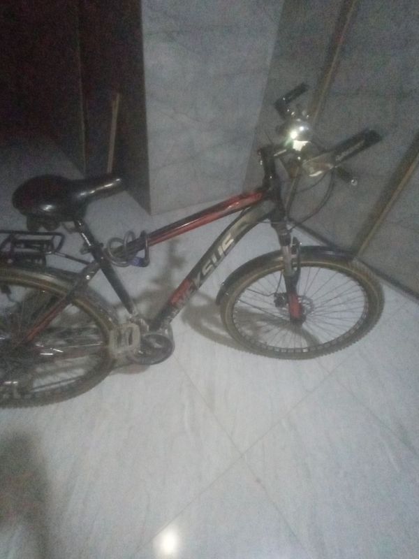 Sotiladi Velosiped Neksus rama 26 ideal holatda aybi yoʻq Sotiladi Velosiped Neksus rama 26 ideal holatda aybi yoʻq
