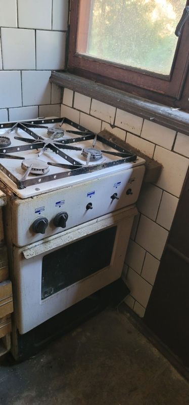 Продается газовая плита рабочая Продается газовая плита рабочая