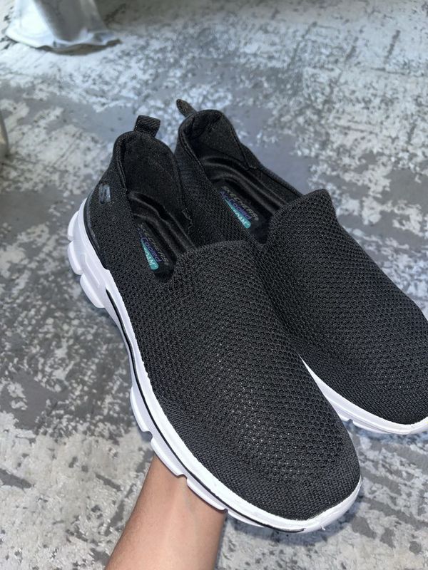 Новые кроссовки от Skechers Спортивный и удобный