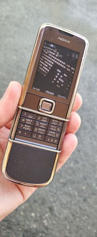 Nokia 8800 sapphire sotladi Nokia 8800 sapphire sotladi