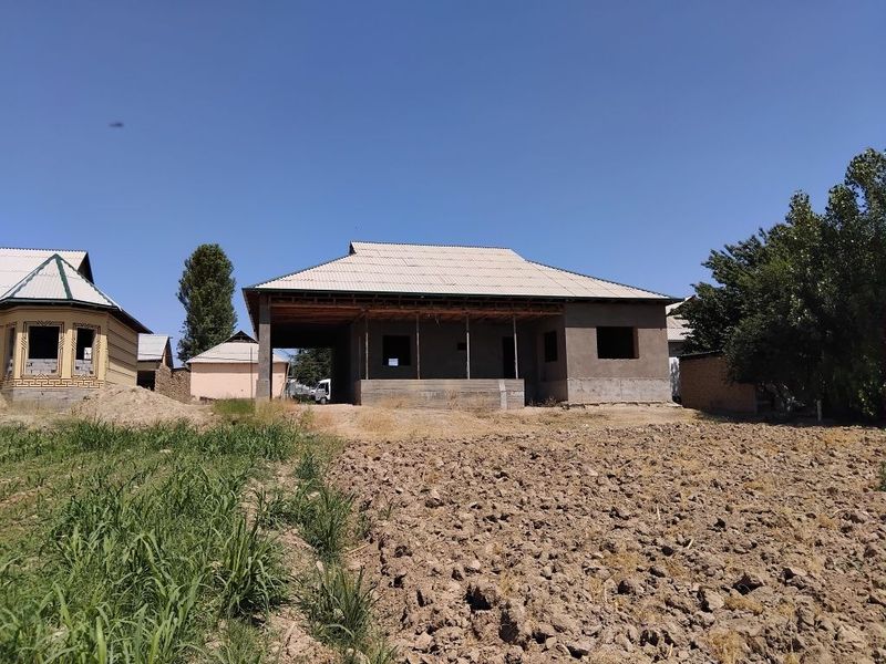 Uy sotiladi Chinoz tumani Eshanobod MFY 30 sotiq 6 xonali uy Uy sotiladi Chinoz tumani Eshanobod MFY 30 sotiq 6 xonali uy