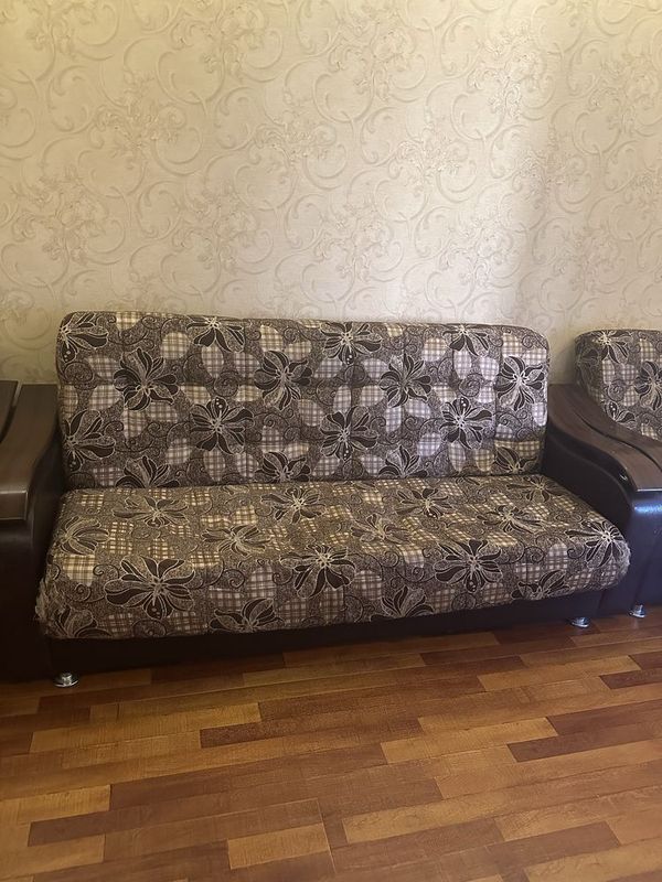 Продаются диван и 2 кресла Продаются диван и 2 кресла