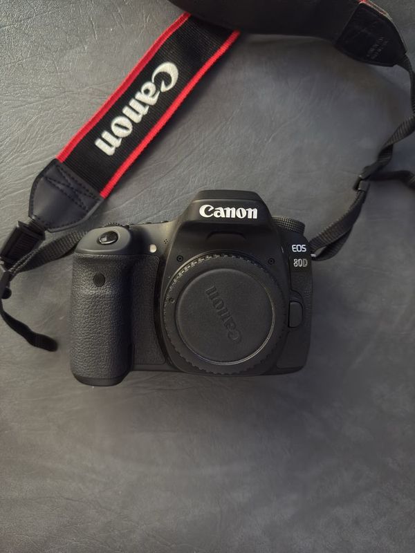 Canon 80D в идеальном состоянии — без торга Canon 80D в идеальном состоянии — без торга
