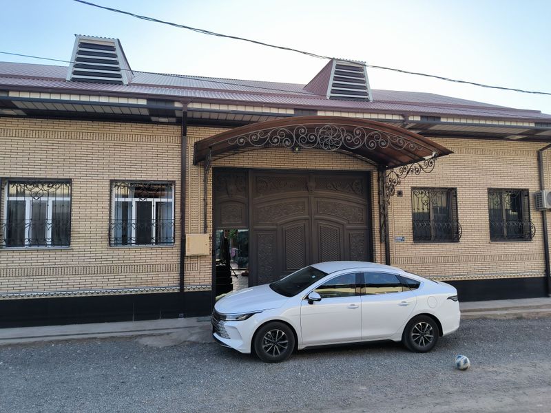 Ховли сотилади срочно