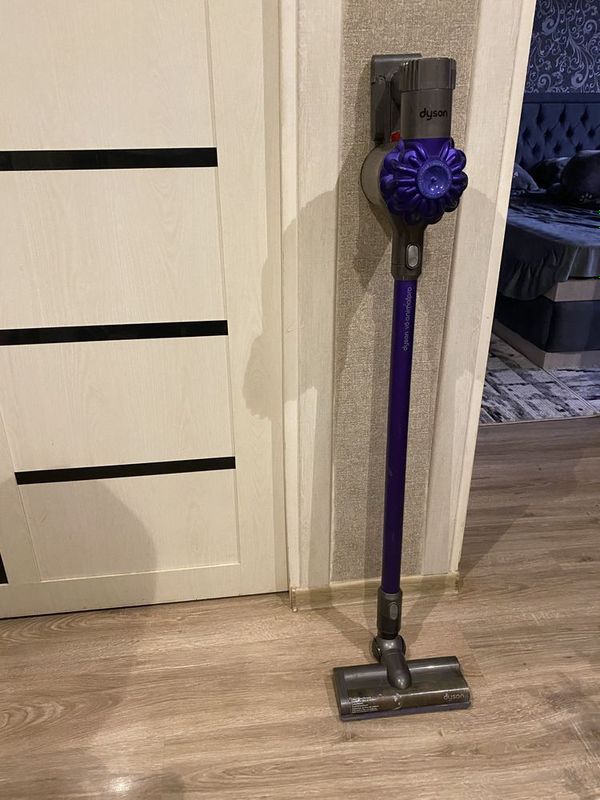 * DYSON SV 03 вертикальный беспроводной пылесос на запчасти! не включа