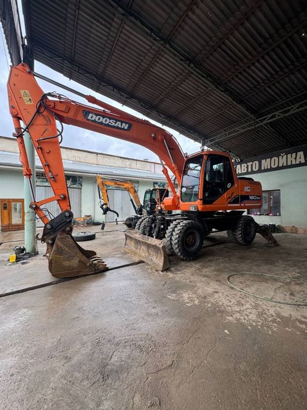 Ekskavator Dossan 180 yili 2015 Ekskavator Dossan 180 yili 2015