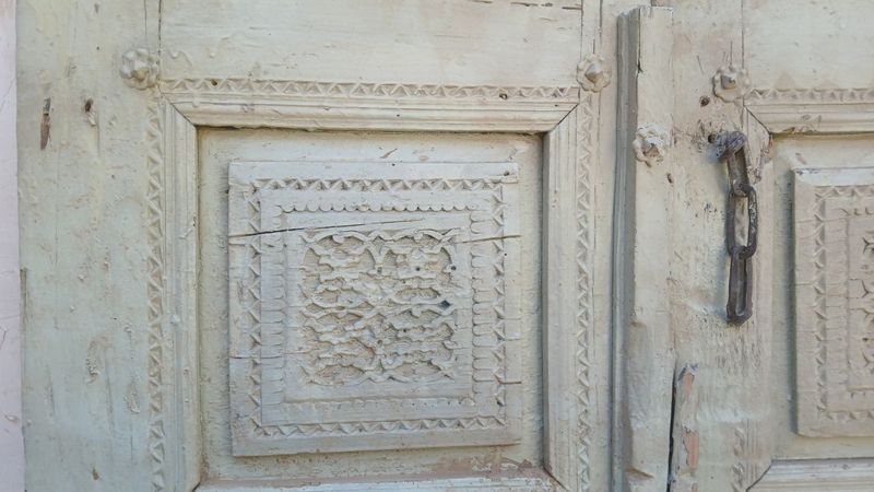Старинная деревянная дверь Старинная деревянная дверь
