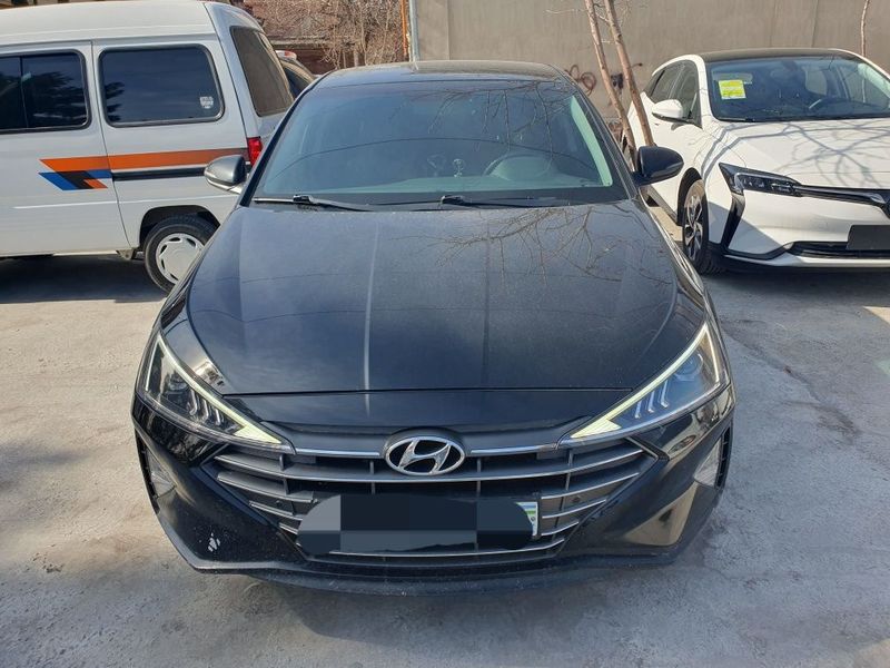 Hyunday Elantra 2litrli. Yili 2020. Yurgani 110000. Narxi 15900