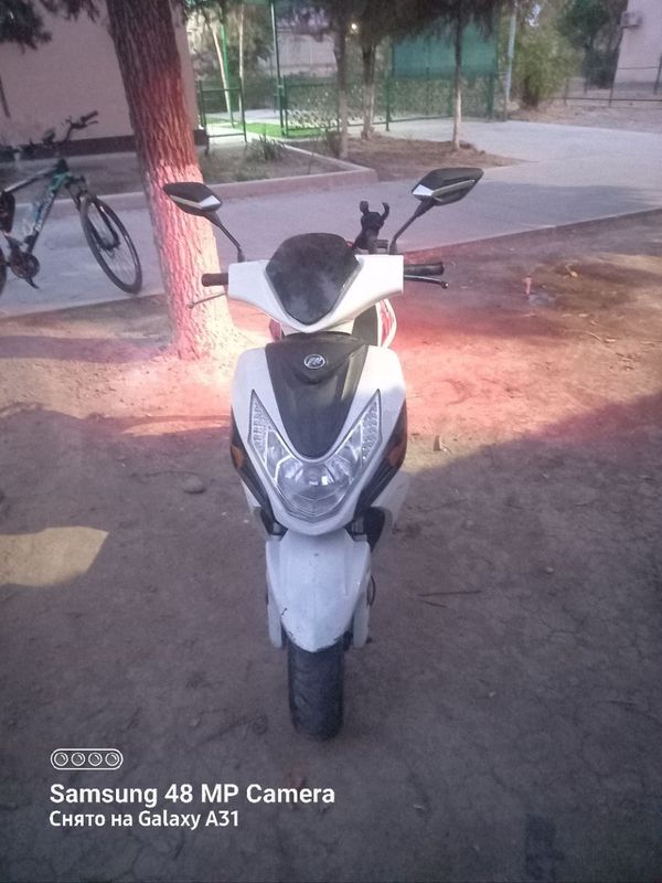 Продам скутер Лифан 26