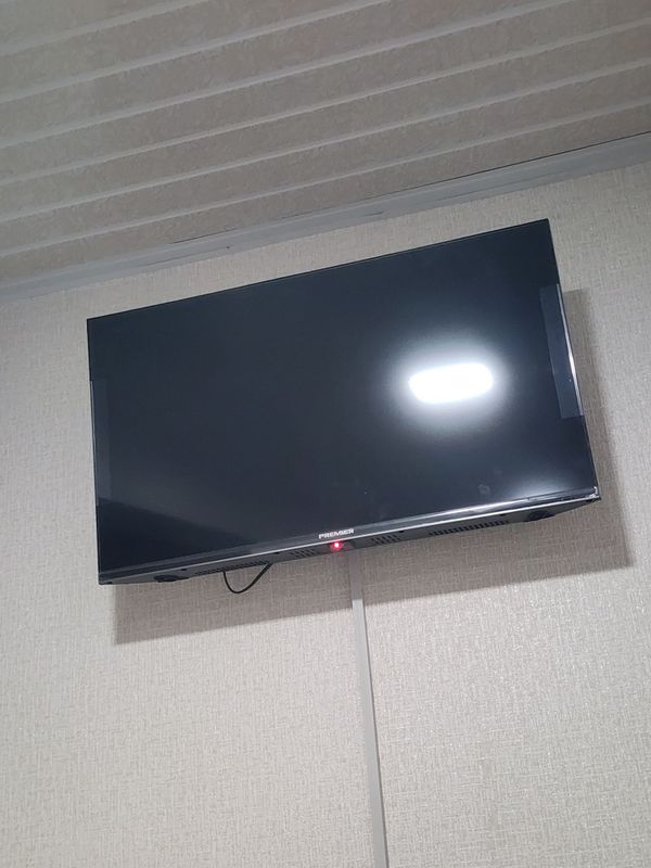 Premier 32 dyumli TV sotiladi smart emas oddiy