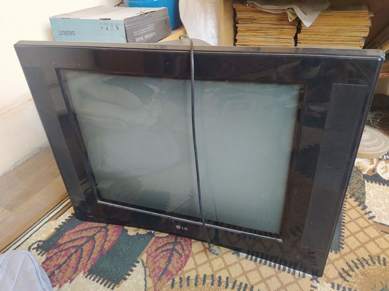 Продам телевизор LG Продам телевизор LG