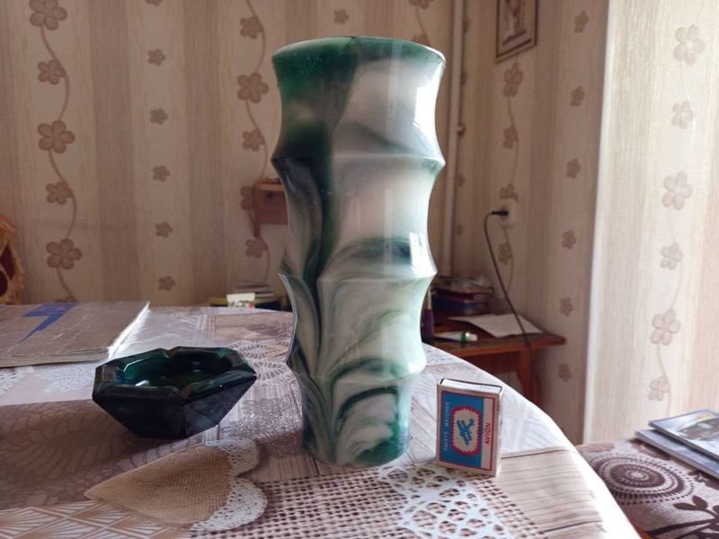 Ваза и пепельница Ваза и пепельница