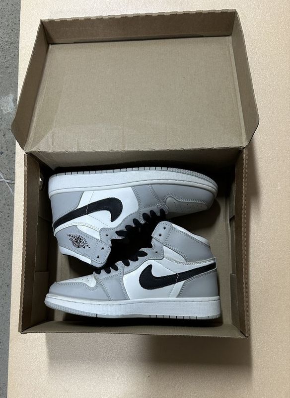 Кросовки nike air jordan 1 светло серые Кросовки nike air jordan 1 светло серые