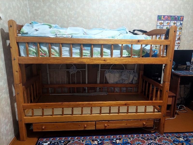 Продаётся двухьярусный детский кровать, размер 190х85 см