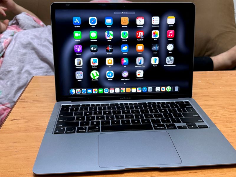 Mackbook Air M1, 8/256.Touch Id