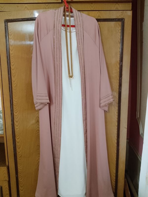 Abaya 250 ming bir martta kiyilgan toʻyga