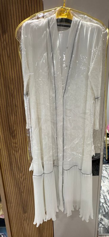 Umra abaya ichida baza koynegi bor Umra abaya ichida baza koynegi bor