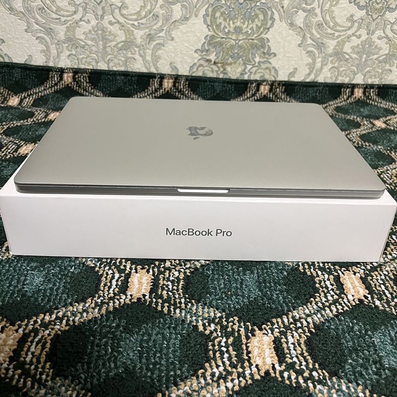 Macbook pro 2018 15 inch 16gb 512 gb