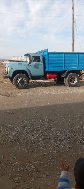 Zil 130. Moshina ishga tayyor metan gaz balonlar yangi