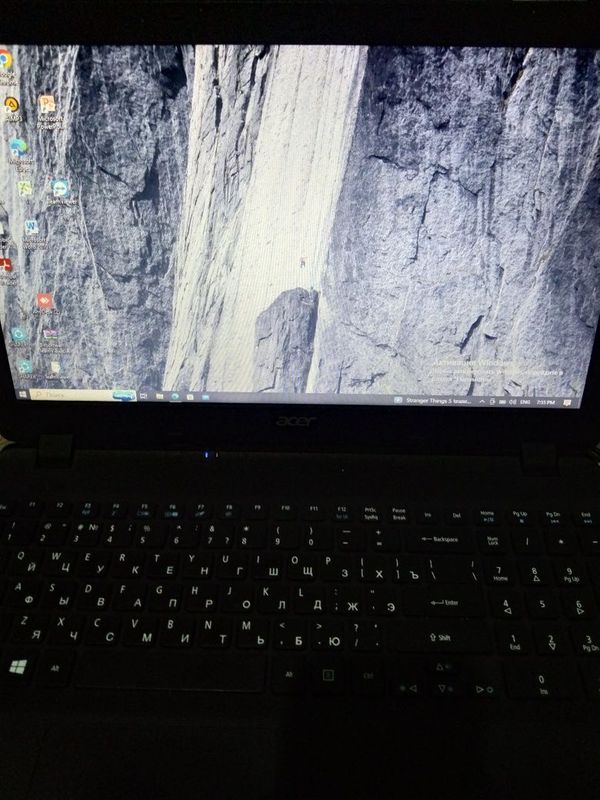 Notebook Acer 2530 sotiladi.