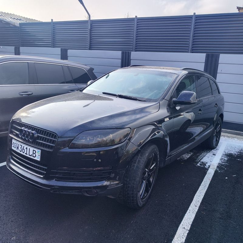 Продам свою Audi Q7 Quattro