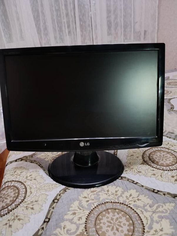 Монитор LG в хорошем состоянии, б/у Монитор LG в хорошем состоянии, б/у