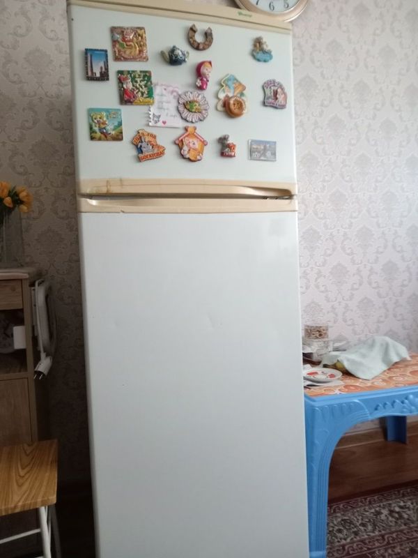 Холодильник. Днепр. Б/у ч отоичном состоянии. и Холодильник. Днепр. Б/у ч отоичном состоянии. и