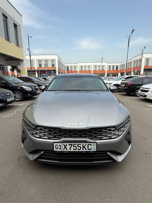 Kia k5 2litr holati zor kapot eshikka prihot o'tgan Kia k5 2litr holati zor kapot eshikka prihot o'tgan