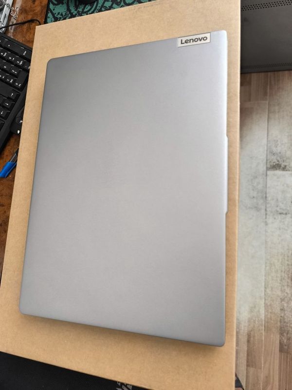 Lenovo IdeaPad Slim 3 16IH8