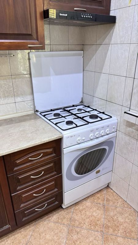 Продам Газ плита(гефест)+вытежка(гудвел) Продам Газ плита(гефест)+вытежка(гудвел)