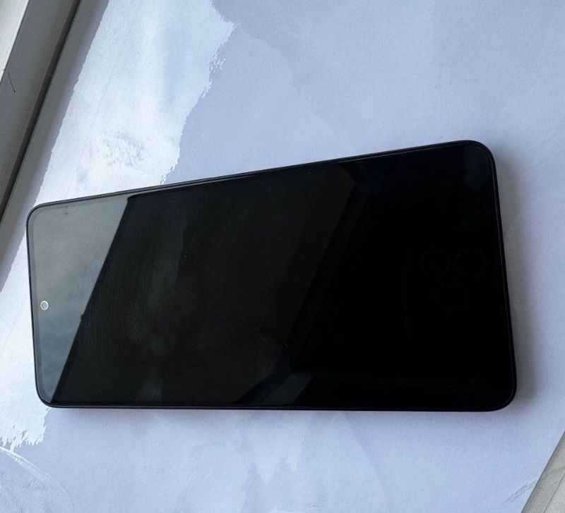 Srochna Redmi note 13 sotiladi