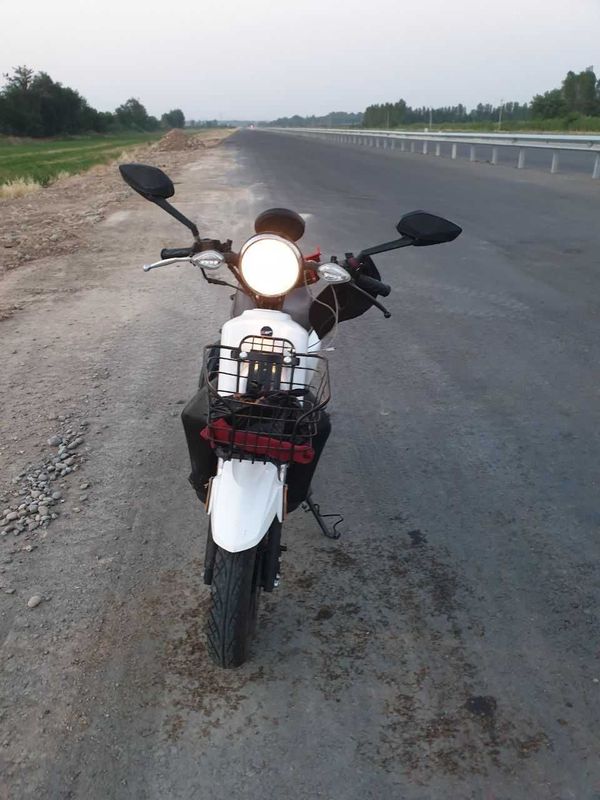 skuter sotiladi 150cc GTS mator skuter sotiladi 150cc GTS mator