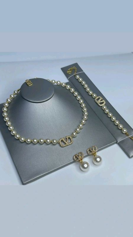 Dior 925 silver Jemchuklari xaqiqiy Dior 925 silver Jemchuklari xaqiqiy