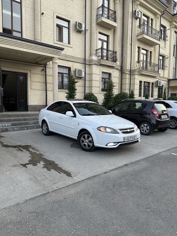 Жентра jentra gentra 3 поз 2023 йил краска тоза 23300 км юрган Жентра jentra gentra 3 поз 2023 йил краска тоза 23300 км юрган