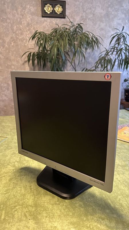 Монитор Samsung SyncMaster 710V, 1280x1024, 75 Гц, TN